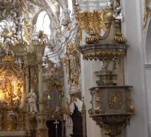 Stift Unserer Lieben Frau zur Alten Kapelle