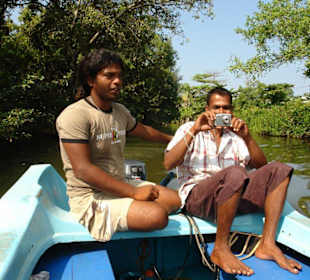 Гид с водителем лодки