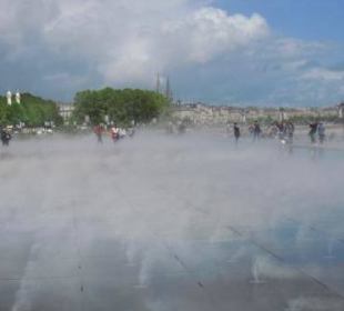 Miroir de l’eau mit begehbarer Wasserfläche