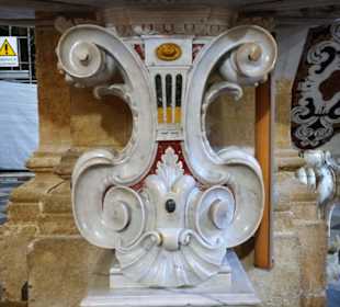 Detail des Fußes der Kanzel