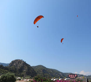 Paraglider über Ölüdeniz