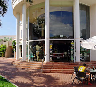 Aussicht auf Harley's Club