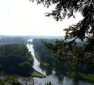 Aussicht von den Schlossterrassen ins Tal