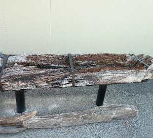 Historische Teile vor der Fabrik