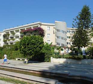 Promenade vom Hotel zum Strand