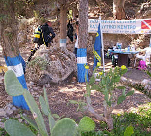 Tauchschule bei der Anthony Quinn Bucht