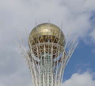 Bayterek Turm - DAS Wahrzeichen Astanas. 