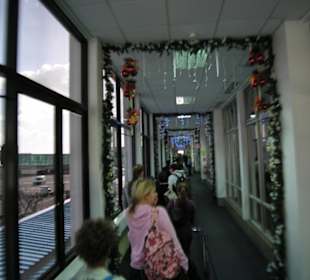 Vánoční výzdoba na letišti