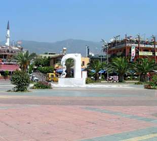 Blick vom Hafen zum Zentrum