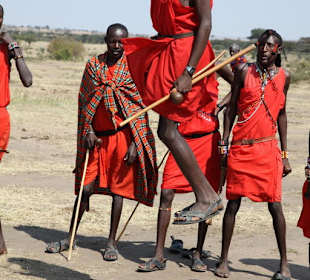 Besuch eines Masai Dorfes neben der Lodge