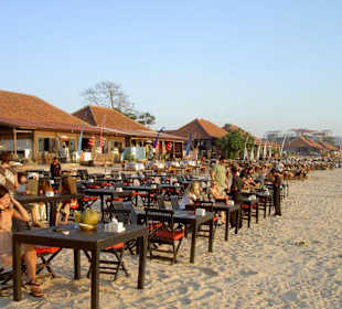 Blick aufs Restaurant vom Strand