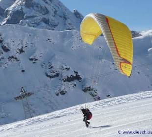 Start eines Gleitschirmfliegers