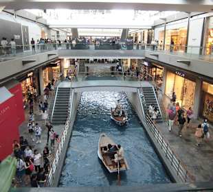 Inmitten eines Kaufhauses