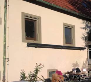 Kaltenhof – vor der Hofstube (Café)