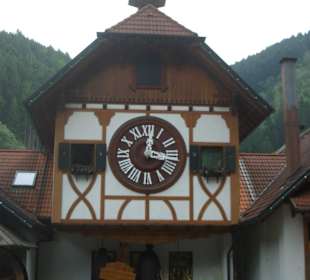 Die größte Kuckucksuhr der Welt