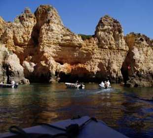 Felsgrotten westlich vor Lagos