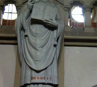 Tolle große Steinfiguren