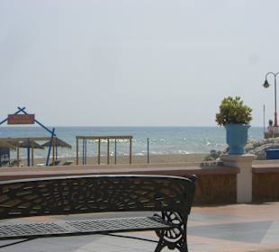 Blick auf das Meer von der Promenade