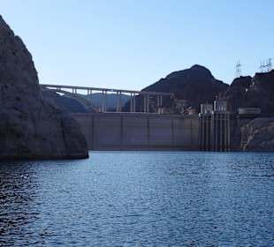 Hoover Damm vom Wasser aus gesehen
