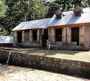 Werkhalle mit Wasserrädern