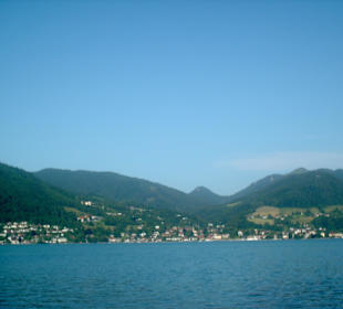 Blick über den See Richtung Tegernsee
