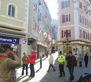 Bobbies, Gin und fish 'n' chips