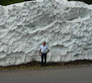 Schneewand beim Takakkaw Falls