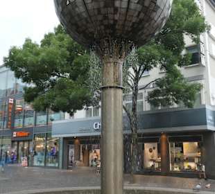 Der Kugelbrunnen kann zu einer Blume werden