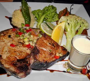 Halbseitig gebratener Thunfisch