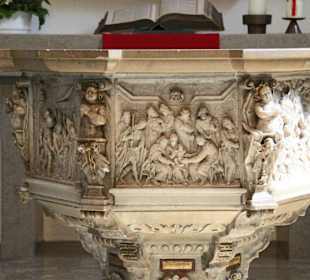 Taufstein Detail
