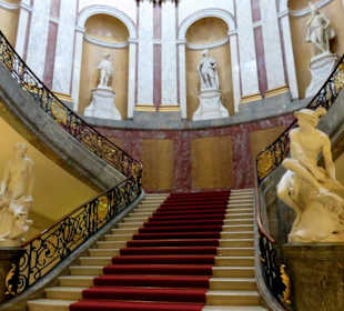 Aufgang Eingangshalle