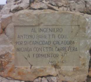 Gedenktafel am Denkmal