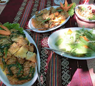 Mittagessen im "Small River Ava" Restaurant