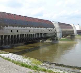 Eiderstedtrundfahrt: Am Eidersperrwerk