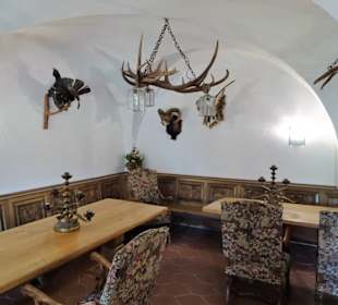 Im Jagdzimmer der Burg Rabenstein