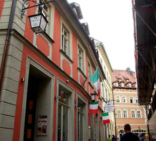 Entlang der Strasse Restaurants
