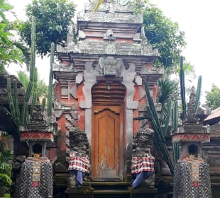 Puri Saren Agung