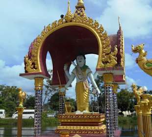 Wat Plai Laem