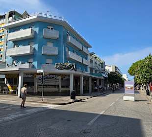 Im EG nur Geschäfte Bibione