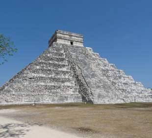 Pyramide von der Südseite