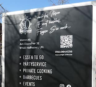 Beim Bratwurststand / Grillstand HausGemacht Essen