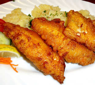 Helgoländer Backfisch-Platte im Knurrhahn