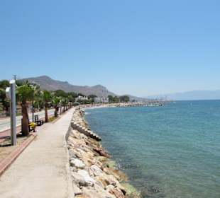 Spacer po promenadzie