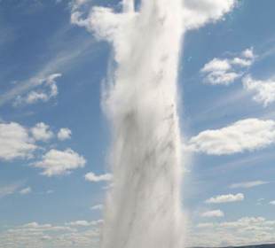 Der Geysir Stokkur in voller Höhe