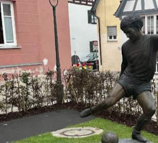 Gerd-Müller-Statue