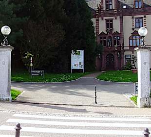 Angrenzende Gebäude 2