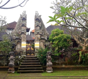 Puri Saren Agung