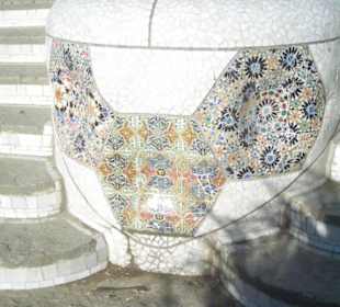 Dettaglio delle pareti in maiolica