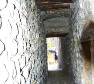 Hier passt nur einer durch