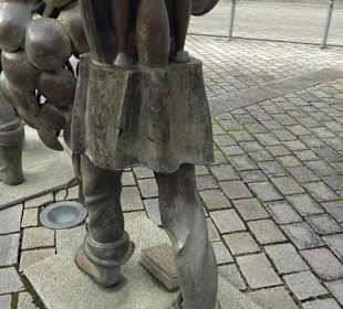 Brunnenplastik Traubenträger Linsenhofen